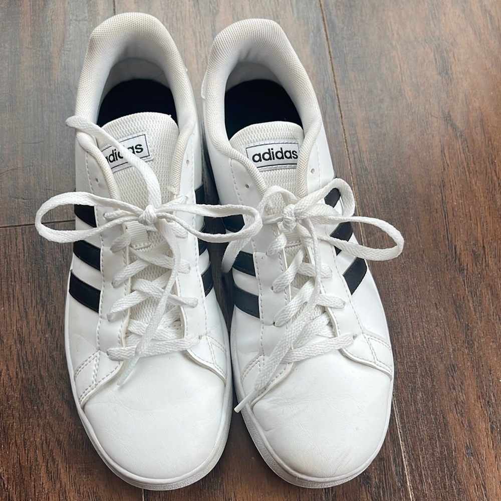 Adidas Grand Court Shoes / Size: 6 1/2 Y or 8 1/2 Womens